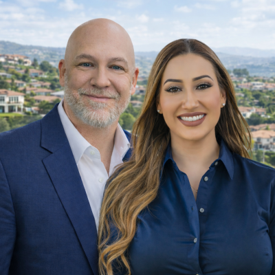 cb9ec96c61ee-Couple_poses_with_scenic_neighborhood_backdrop